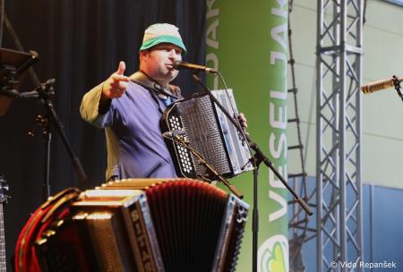 Ansambel bratov Poljanšek že 50 let navdihuje in zabava z nepozabnimi melodijami (78)